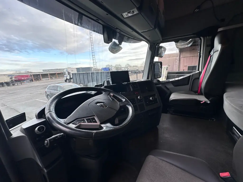 WhatsApp Image 2025-12-16 at 16.25.58 (5).webp