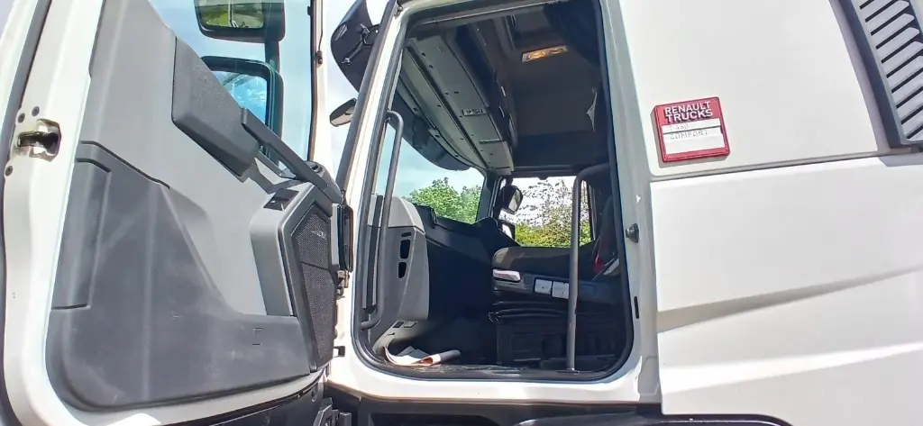 WhatsApp Image 2025-08-22 at 10.14.02 (1).webp