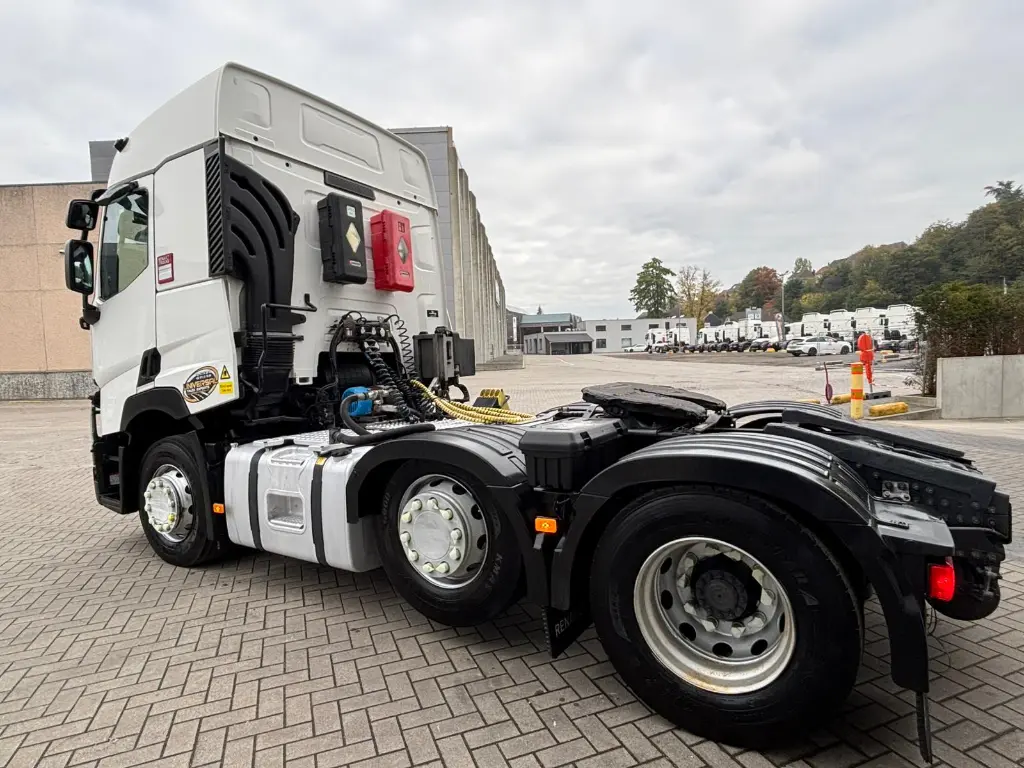 WhatsApp Image 2025-10-17 at 09.38.46 (4).webp