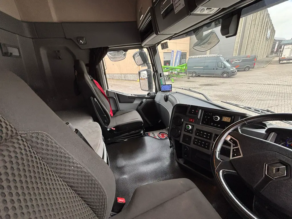 WhatsApp Image 2025-10-22 at 12.58.09 (1).webp