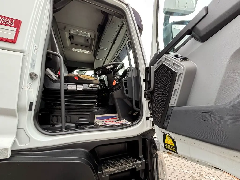 WhatsApp Image 2025-10-22 at 13.38.02 (3).webp