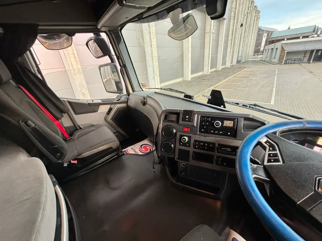 WhatsApp Image 2025-12-16 at 09.55.00.webp