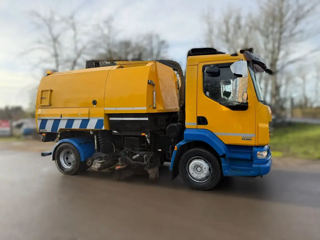 DAF LF 55.220 (Road-Sweeper with Vacuum) - LHD (PPH)