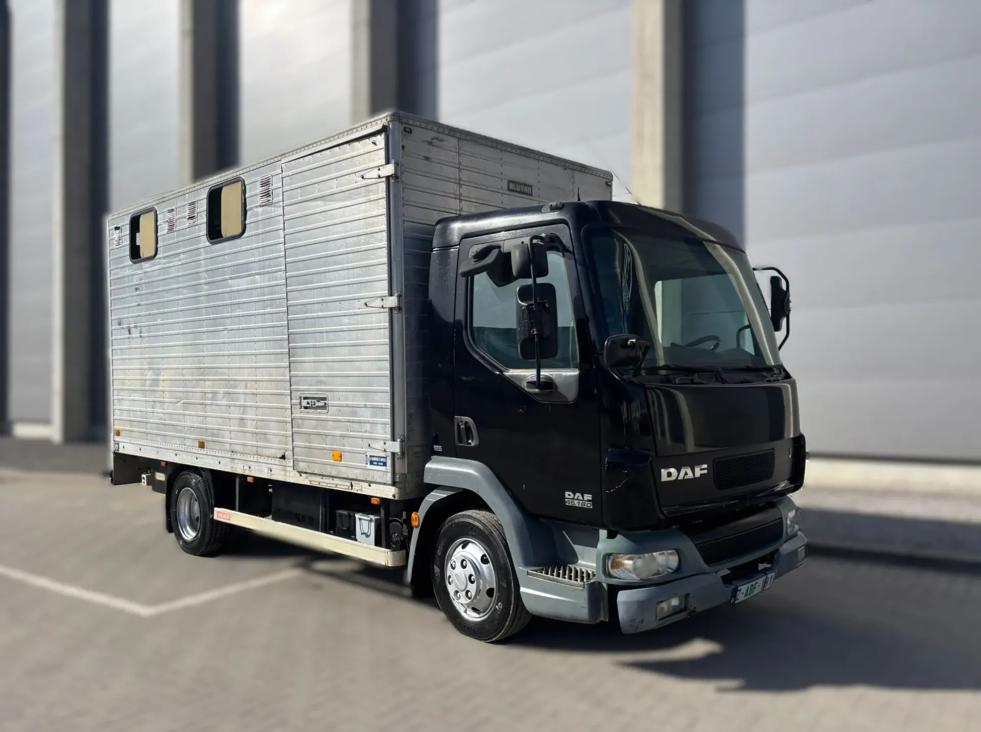 DAF LF 45.180 4x2 (Horse box) - LHD