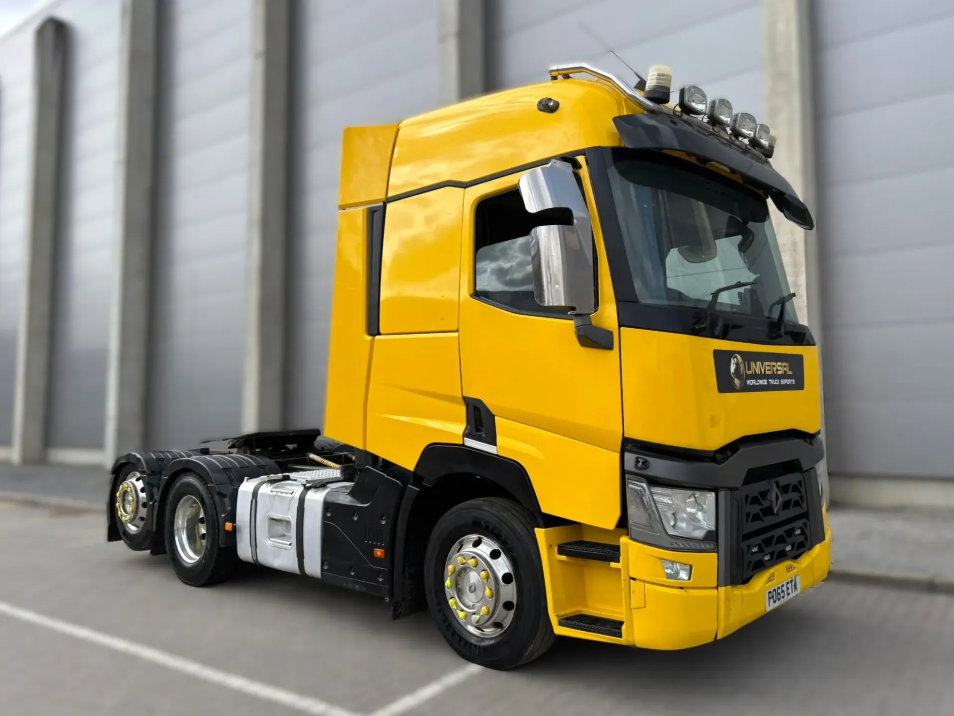 Renault T 520 6x2 (Retarder - PTO - Hydraulic) - RHD (ETA)