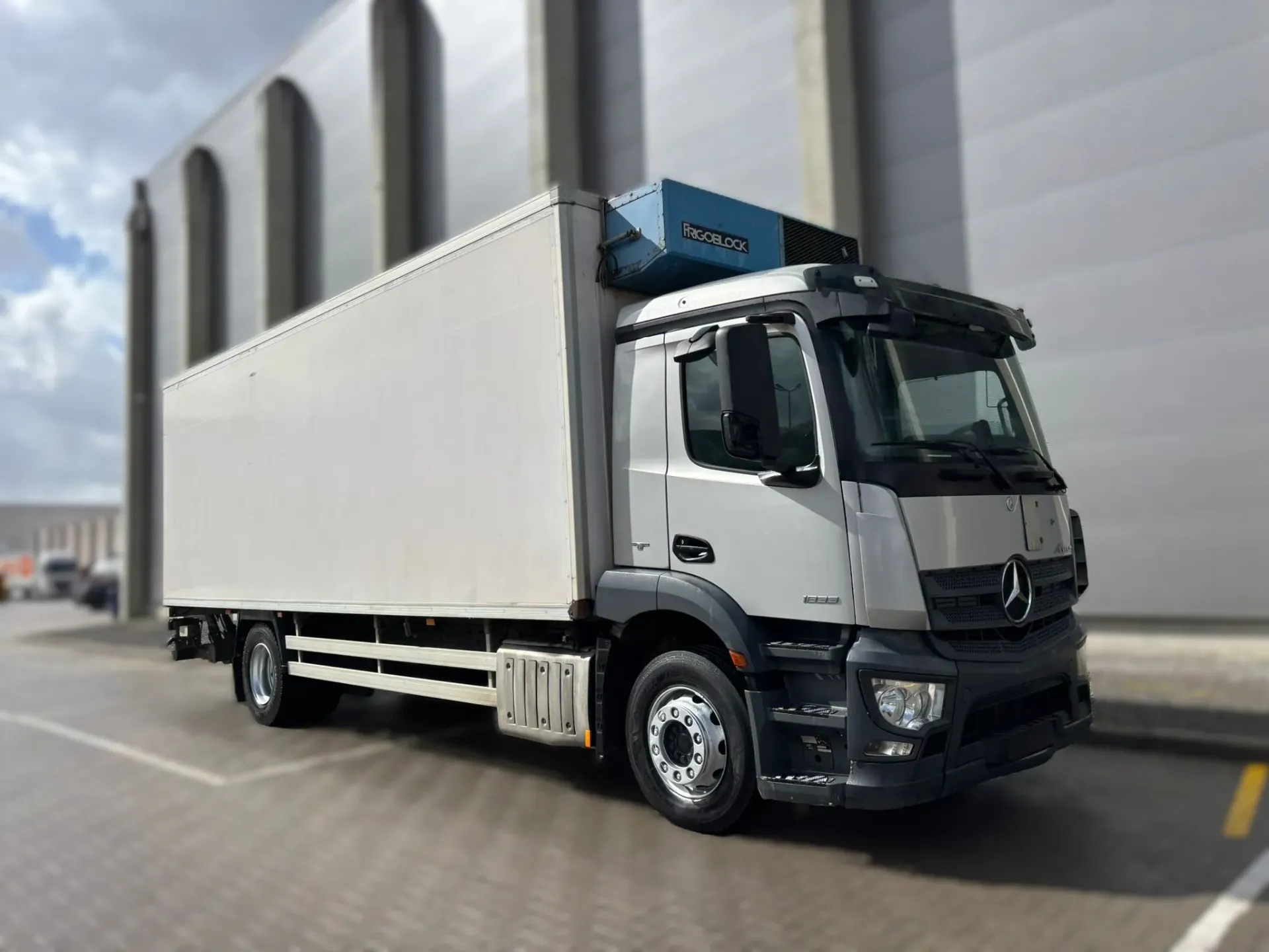 Mercedes-Benz Antos 1833 (Fridge) - LHD (TR3)