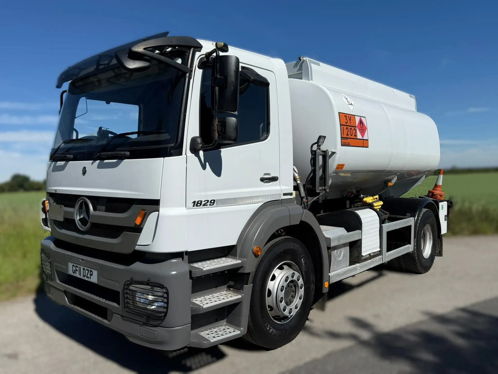 Mercedes-Benz Atego 1829L Fuel Tanker 4x2 - RHD (DZP)
